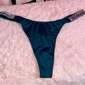 Large Victoria’s Secret green ring stone thong💗